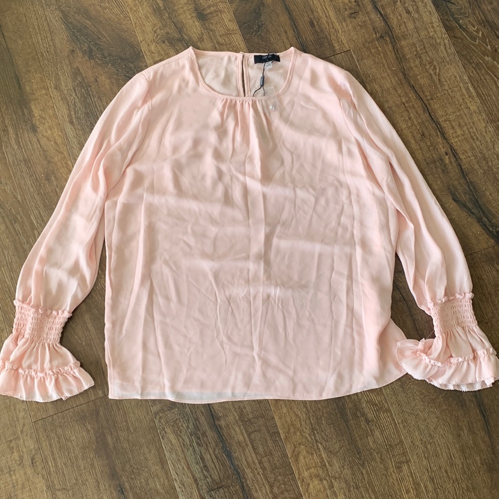 NWT Tahari crew neck long sleeve blouse in soft shell color